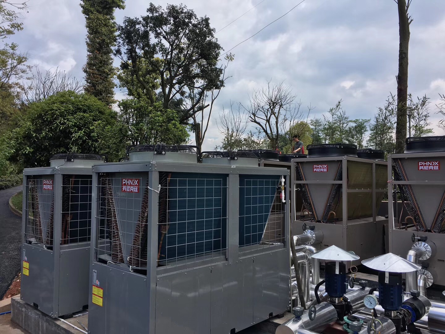 模塊式空氣源熱泵熱水機(jī)組噪音處理 