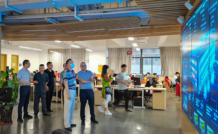 新疆庫爾勒市委常委領(lǐng)導(dǎo)蒞臨芬尼克茲實(shí)地考察